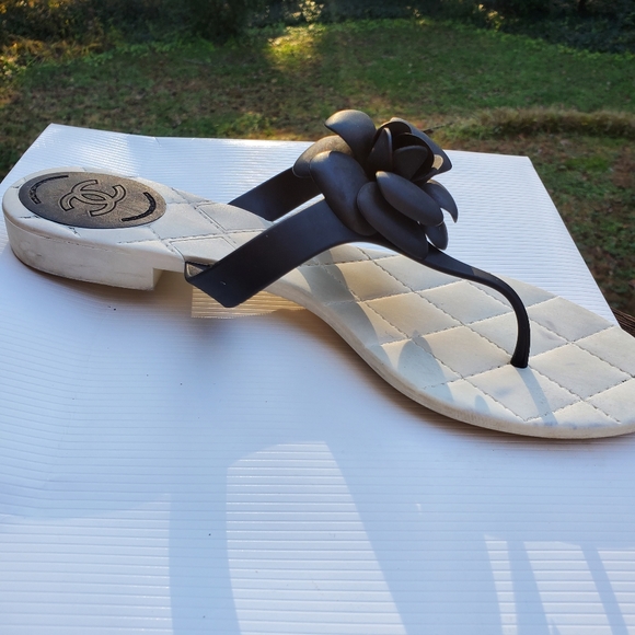 Chanel Black Camellia Jelly Thong Sandals Size 11 - Picture 5 of 13